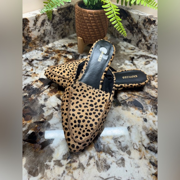 Express Leopard-Print Pointed Mule Slides - Tan/Black - Picture 7 of 7